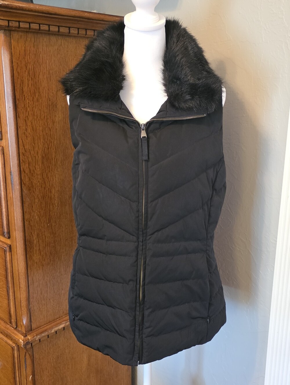 Talbots Black Quilted Down Vest with Faux-Fur Collar (Removable), Women's Small